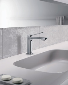 Смеситель для раковины Paffoni Tilt с донным клапаном Clic-Clac хром TI071KCR