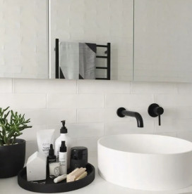 Смеситель для раковины Rea Lungo настенный однорычажный черный BAT-B0969