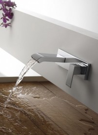 Змішувач для раковини Tres Cuadro Tres настінний одноважільний з каскадним виливом хром 00626001