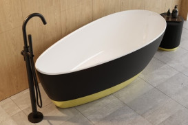 Смеситель для ванной Besco Veo II напольный с душевым гарнитуром черный матовый BW-VII-CZ