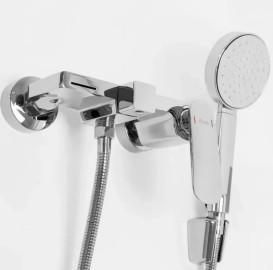 Смеситель для ванной Rea Berg однорычажный с душевым гарнитуром хром REA-B2037