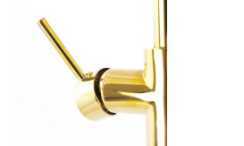 Смеситель для ванной Rea Ortis напольный с душевым гарнитуром золото REA-B7430