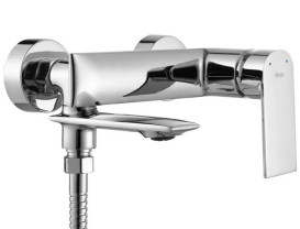 Смеситель для ванной Rea Veneta однорычажный с душевым гарнитуром хром REA-B6424