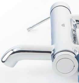Смеситель однорычажный для ванны с коротким изливом Grohe коллекция Essence хром 33624001