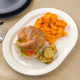 Тарілка плоска овальна Villeroy & Boch Easy 32х23.5 см білий 16-2155-2720