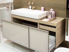 Тумба для раковини Geberit Citterio з двома висувними ящиками і полицею праворуч ДСП бежеве глянцеве скло/бежевий дуб 500.567.JI.1