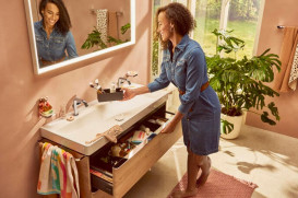 Тумба под раковину подвесная Hansgrohe Xelu Q 118х47,5 см МДФ натуральный дуб ручка хром 54037000