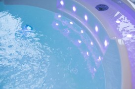 Ванна аэро- и гидромассажная акриловая Golston 195х195 встраиваемая белый G-U2603А