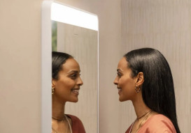 Дзеркало для ванної Hansgrohe Xarita Lite Q 50х70 см з горизонтальним LED-підсвічуванням білий матовий 54956700