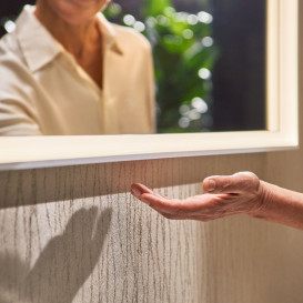 Зеркало Hansgrohe Xarita E 100,6х70,6 см с LED-подсветкой и ИК-датчиком белый матовый 54995700