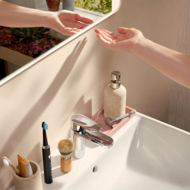 Зеркало Hansgrohe Xarita Lite Q 60х70 см с боковой LED-подсветкой и ИК-датчиком белый матовый 54975700