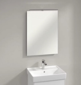 Зеркало в ванную комнату Villeroy & Boch More To See 55х75 см с подсветкой A4045500