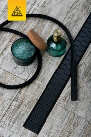 Жолоб водостічний МСН 350 мм з горизонтальним фланцем і чорної гратами Медіум CH 350 M C