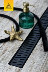 Желоб водосточный МСН 650 мм с горизонтальным фланцем и чёрной решеткой Гармония CH 650 H C