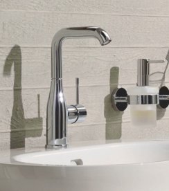 Змішувач для раковини одноважеля з донним клапаном Grohe колекція Essence + хром 32628001