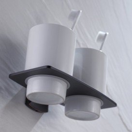 Пара стаканов для зубных щеток Kraus Fortis керамические с настенным держателем белый/черный шоколад KEA-13316ORB