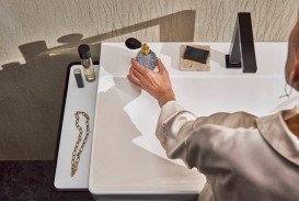 Полочка для ванной Hansgrohe Xelu Q 43 см металл/стекло матовый черный 54144670