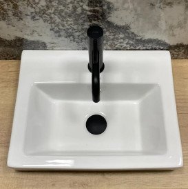 Раковина для ванної кімнати VBI Acquaro S 44,5×35 см кераміка білий VBI-018056