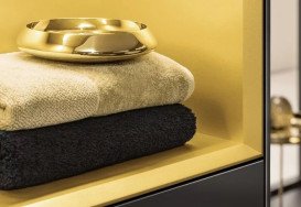 Шкафчик для ванной Villeroy & Boch Finion 41,8х93,6х27 см петли слева с подсветкой МДФ черный матовый лак/золотой матовый лак G500HFPD