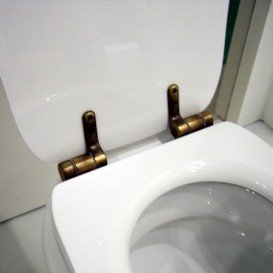 Сидіння з кришкою для унітазу Kerasan Retro білий петлі бронза 109301