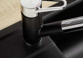 Смеситель для кухни Blanco Wega-S II с выдвижной лейкой хром/черный 526428