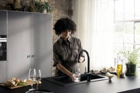 Смеситель для кухни Hansgrohe Aqittura M91 FilterSystem 210 с выдвижным носиком однорычажный черный матовый 76803670