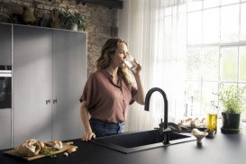 Смеситель для кухни Hansgrohe Aqittura M91 FilterSystem 210 с выдвижным носиком однорычажный черный матовый 76803670