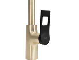 Смеситель для кухни Rea Soul однорычажный с выдвижной лейкой матовое золото REA-B6205