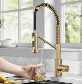 Смеситель для кухни с подключением к фильтру Kraus Bolden с выдвижной лейкой матовая латунь KFF-1610BB