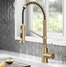 Смеситель для кухни с подключением к фильтру Kraus Bolden с выдвижной лейкой матовая латунь KPF-1610BB