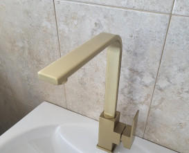 Смеситель для кухни Volle Pardo однорычажный золотой 1548.110115