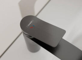 Смеситель для раковины Hansgrohe Vivenis CoolStart однорычажный черный матовый хром 75045340