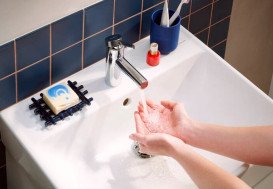 Змішувач для раковини Hansgrohe Zesis S CoolStart з донним клапаном хром 74710000