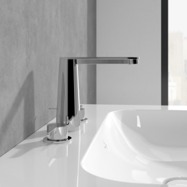 Смеситель для раковины Villeroy & Boch Conum на 3 отверстия хром TVW12700100061