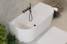 Змішувач для ванної кімнати Besco Veo настінний з душовим гарнітуром чорний матовий BW-V4P-CZ