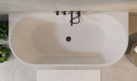 Змішувач для ванної кімнати Besco Veo настінний з душовим гарнітуром чорний матовий BW-V4P-CZ