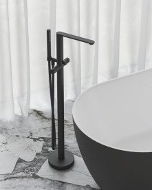 Смеситель для ванной Ravak Chrome II напольный с душевым гарнитуром черный X070468