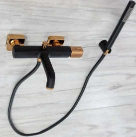 Смеситель для ванной Rea Salto одновентильный с душевым гарнитуром черный/розовое золото REA-B6352