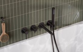 Смеситель для ванны Besco Zea однорычажный с душевым гарнитуром черный BW-Z4P-CZ