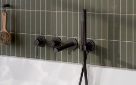 Смеситель для ванны Besco Zea однорычажный с душевым гарнитуром черный BW-Z4P-CZ