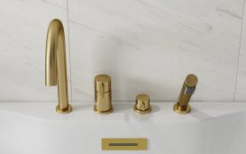 Смеситель на борт ванны Besco Illusion однорычажный с душевым гарнитуром матовое золото BW-I4-ZS