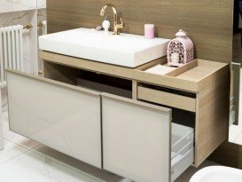 Тумба для раковины Geberit Citterio с двумя выдвижными ящиками и полкой справа ДСП бежевое глянцевое стекло/бежевый дуб 500.567.JI.1