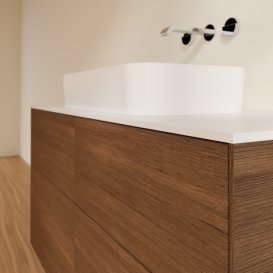 Тумба під раковину Villeroy & Boch Finion 120х50,1 см із підсвічуванням МДФ шпон волоського горіха/скло біле матове G67100GN