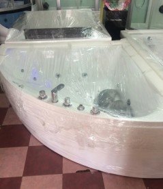 Ванна аэро- и гидромассажная акриловая Golston 150х150 угловая белый G-U1026