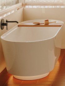 Ванна из искусственного камня Roca Tura 170х75 см с LED-подсветкой и деревянной полкой Stonex® белый A248672000