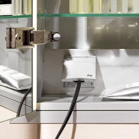 Зеркальный шкаф Laufen Frame 25 60х15х75 см петли слева с сенсорным выключателем алюминий H4084519001441