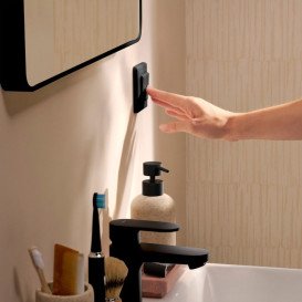 Дзеркало для ванної Hansgrohe Xarita Lite Q 80х70 см із горизонтальним LED-підсвічуванням чорний матовий 54958670